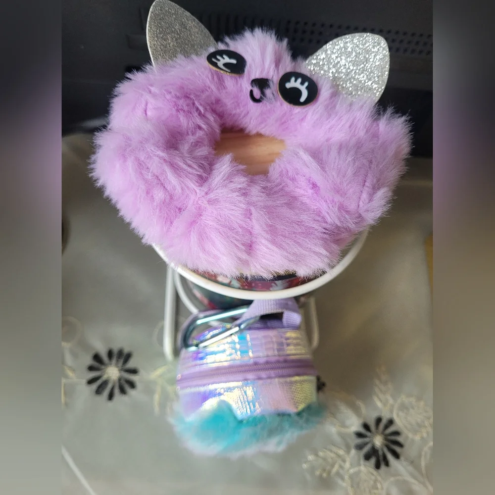DISNEY mini coin bag,key holder and cat hair scrunchie.Like new.
